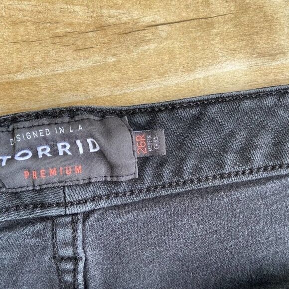 Torrid Black Denim Capri Jeans Size 26R - Picture 4 of 5
